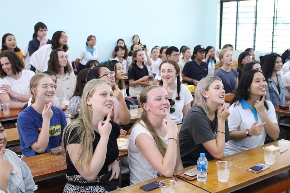 Trung tâm Đào tạo và Phát triển nguồn nhân lực đào tạo người nước ngoài dạy tiếng Anh tại Việt Nam