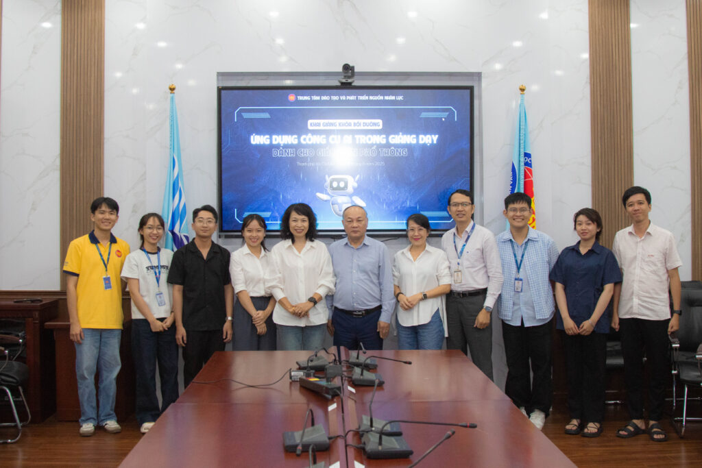 Khóa học Bồi dưỡng ứng dụng công cụ AI trong giảng dạy dành cho giáo viên phổ thông chính thức khai giảng khóa học đầu tiên